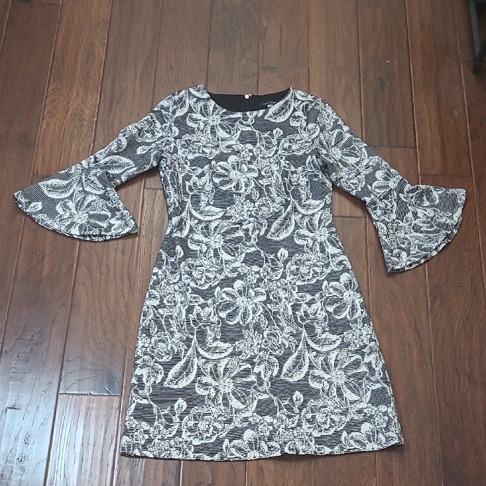 Tommy Hilfiger Black & White Floral Bell Sleeve Dress size 4